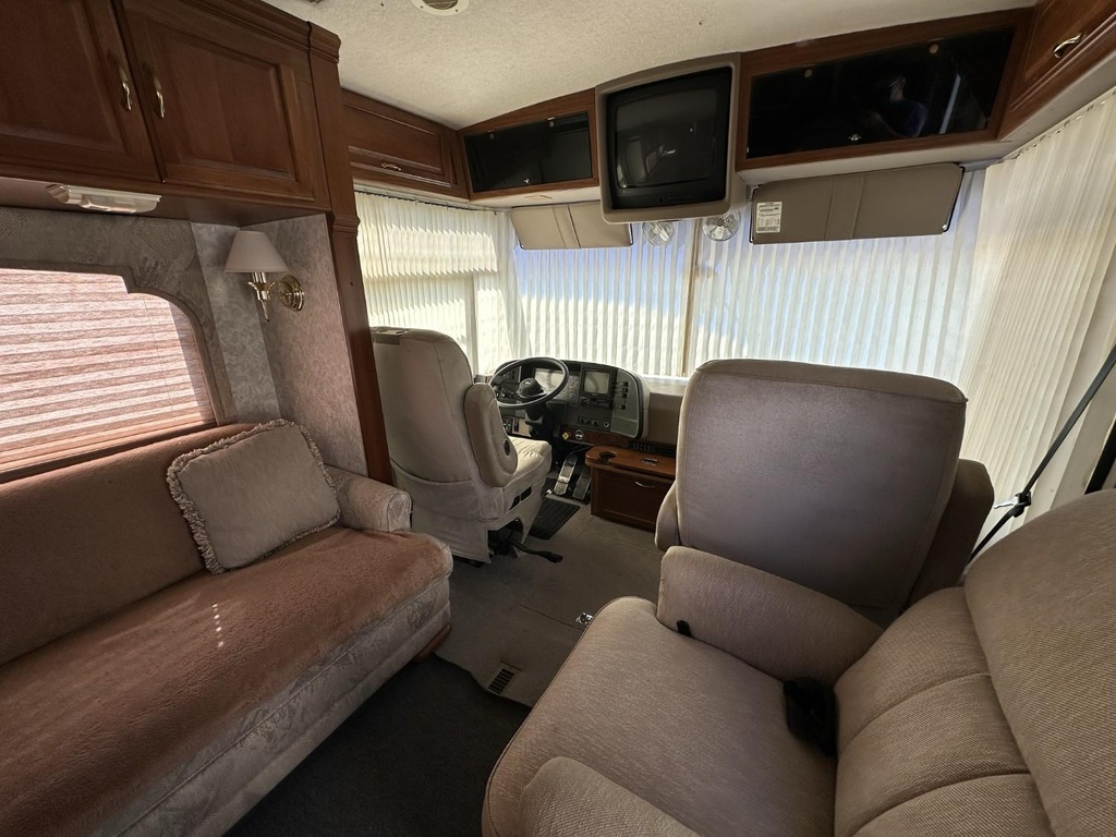1998 WINNEBAGO chieftain z240