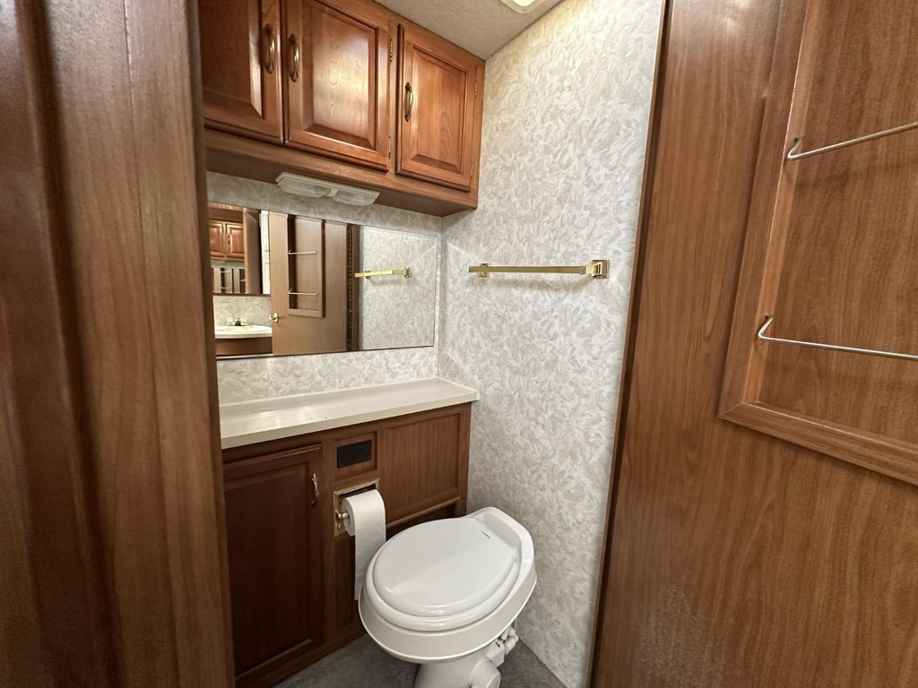 1998 WINNEBAGO chieftain z240